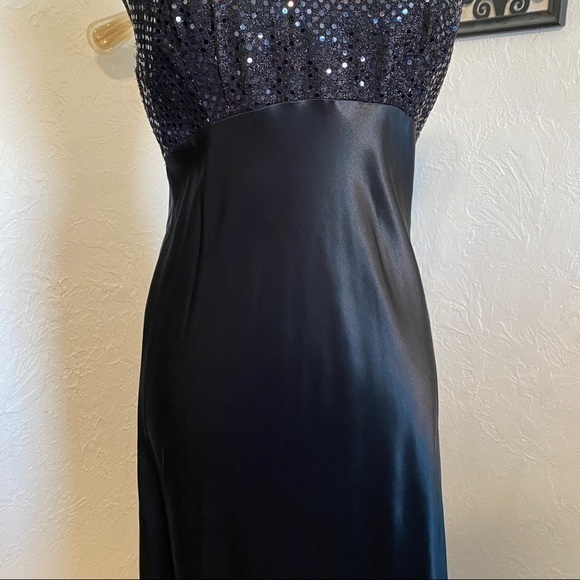 Long Black Sleek Dress Black Sequins Lace-up the back - Picture 3 of 11